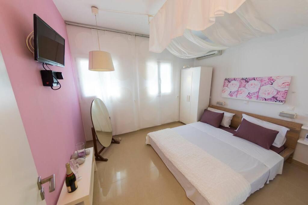 Uno Beachfront Suite Livadia  Exterior foto
